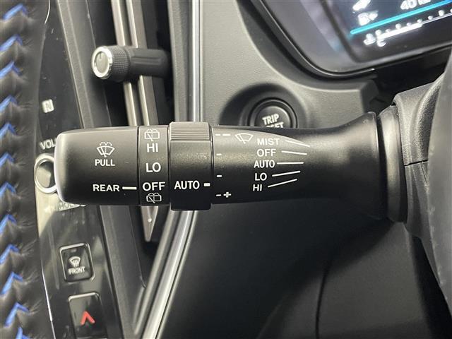 【ワイパー＆ウォッシャー】ワイパーを作動させたり、ウォッシャーを作動させたりすることができます。