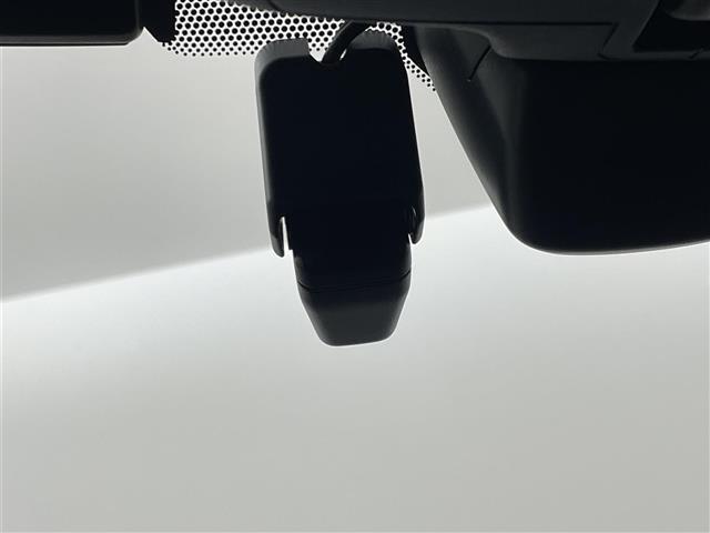 【ドライブレコーダー】映像・音声などの運転中の記録を残します。事故などを起こした起こされた時の証拠になりえますので、もしも時でも安心ですね。