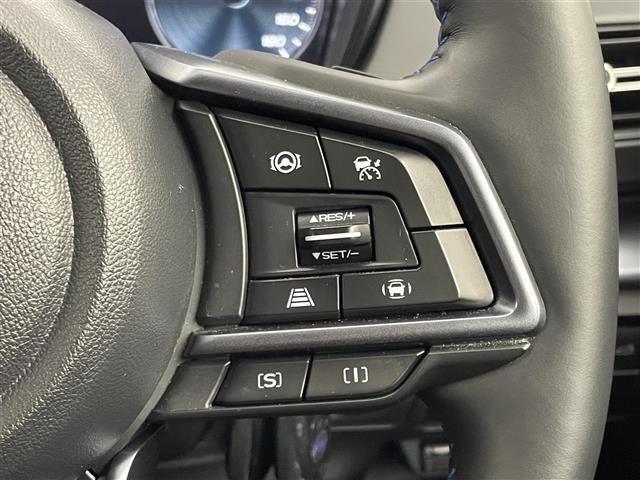 【クルーズコントロール】高速道路で便利なクルーズコントロールも装着済み。アクセルを離しても一定速度で走行ができる装備です。加速減速もスイッチ操作でOKです。