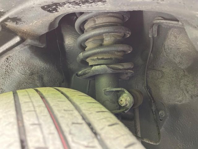 お車を安心してお乗りいただく為には、足回りの定期点検が欠かせません。サービスサポート（有償保証）では無料点検もご提供しており、安心のカーライフをお過ごしいただけるサポート体制が整っています。