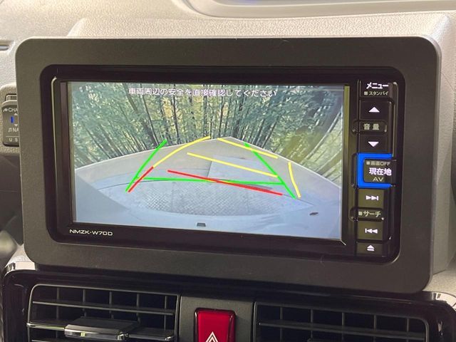 【バックカメラ】駐車時に後方がリアルタイム映像で確認できます。大型商業施設や立体駐車場での駐車時や、夜間のバック時に大活躍！運転スキルに関わらず、今や必須となった装備のひとつです！
