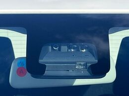 【スズキ　セーフティサポート】走行中に前方の車両等を認識し、衝突しそうな時は警報とブレーキで衝突回避と被害軽減をアシスト。より安全にドライブをお楽しみいただけます。