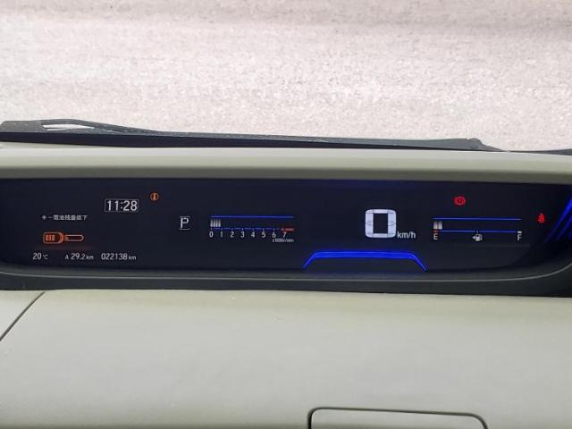 WECARSの展示場では実際に見て、触ってお車をお選びいただけます！知識の豊富な営業スタッフが様々なカーライフをご提案いたします！