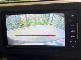 【バックカメラ】駐車時に後方がリアルタイム映像で確認できます。大型商業施設や立体駐車場での駐車時や、夜間のバック時に大活躍！運転スキルに関わらず、今や必須となった装備のひとつです！