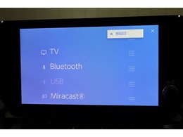 純正ディスプレイオーディオを装備。Bluetooth対応でお手持ちのスマートフォンからお気に入りの音楽の再生も可能。