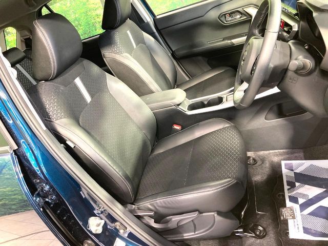 運転席シート廻りは使用感も少なく、良好な状態となっています。前オーナー様が丁寧に使っていたことがよくわかりますね。