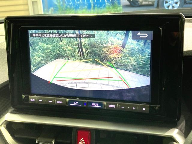【バックカメラ】駐車時に後方がリアルタイム映像で確認できます。大型商業施設や立体駐車場での駐車時や、夜間のバック時に大活躍！運転スキルに関わらず、今や必須となった装備のひとつです！
