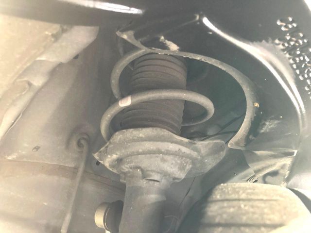 お車を安心してお乗りいただく為には、足回りの定期点検が欠かせません。サービスサポート（有償保証）では無料点検もご提供しており、安心のカーライフをお過ごしいただけるサポート体制が整っています。