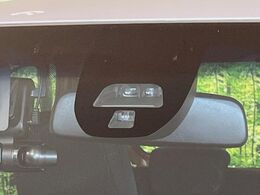 【シティブレーキアクティブシステム】低速走行中に前方の車両等を認識し、衝突しそうな時は警報とブレーキで衝突回避と被害軽減をアシスト。より安全にドライブをお楽しみいただけます。