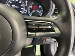 【マツダ・レーダークルーズコントロール】高速道路での長距離走行が楽に！自動で速度を保つクルーズコントロールが、衝突軽減システムと連携し、前方の車両を感知して車間を保つように速度調節してくれます！！