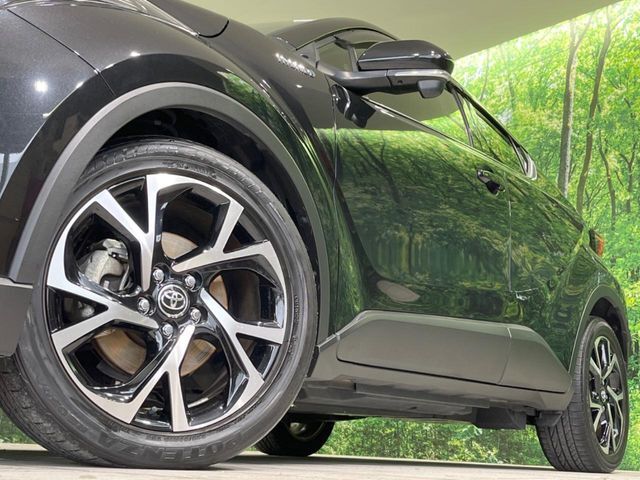 【純正18インチアルミホイール】外観にマッチした純正アルミホイールを装着しております。各種社外アルミホイールや、スタッドレスタイヤも取扱いしております。是非ご相談ください♪