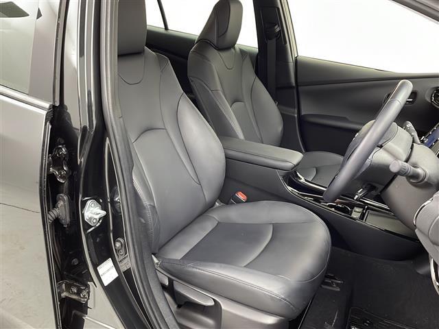 【運転席】座り心地が良いシートなので長時間の運転でも快適にお過ごしいただけます。新品のフロアマットのご注文も可能です。掲載箇所以外にご希望の写真がございましたらお気軽にお問い合わせ下さい。