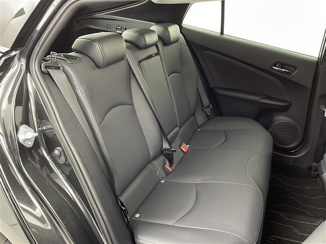【後部座席】後席もゆったりドライブを楽しめます。ガリバーでご購入いただきましたら、内外装はプロこだわりのクリーニングで清潔なおクルマでご納車させていただきます！店舗での現車確認も承っています！