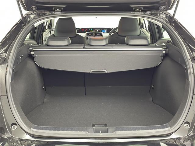 【トランク】積み込みやすくて、たっぷり積める荷室です。シートアレンジできるものは、乗車人数と荷物の量や大きさによってシートを動かすことができるので、より快適なドライブが可能です！