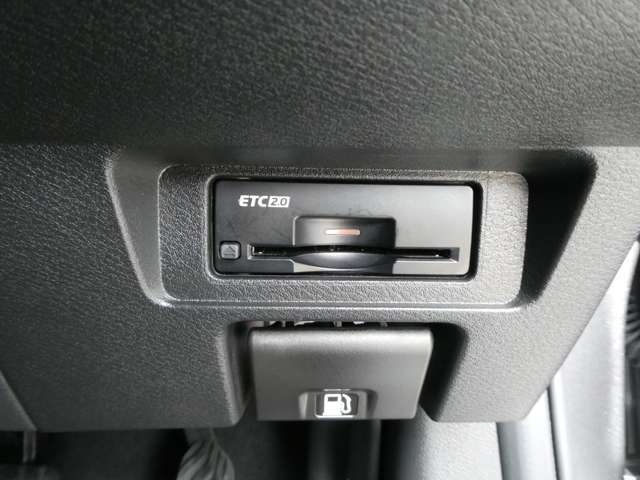ここに ETC付いております。高速道路の料金所もスイスイ♪ ETCカードの申し込みは日産カードがおすすめ！！！「安心」「おトク」「便利」で皆さまのカーライフをサポートする特典満載のカードです。