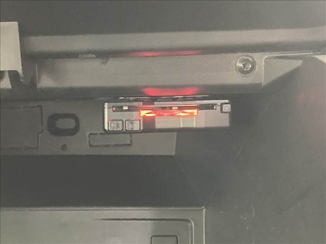 【ETC車載器】を装備しておりますので、ご納車直後からの遠距離ドライブも可能です。土日の利用料金の割引や、朝夕の通行料金を割引料金で高速道路をお楽しみいただけます。