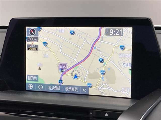 メーカーSDナビはCD・DVD・SD・高画質なフルセグTV対応。ナビ画面が表示される「遠視点ディスプレイ」は、運転中に視野を道路から室内へと移し変えてもすぐに焦点が合いやすくなっています。