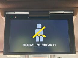 【フリップダウンモニター】大画面モニターで後席でもエンタメをお楽しみいただけます。小さなお子様にも大人気の装備です♪