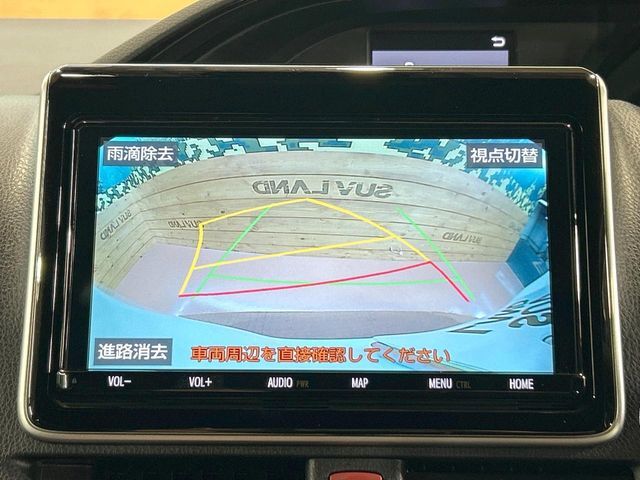 【バックカメラ】駐車時に後方がリアルタイム映像で確認できます。大型商業施設や立体駐車場での駐車時や、夜間のバック時に大活躍！運転スキルに関わらず、今や必須となった装備のひとつです！