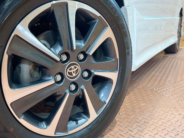 【純正16インチアルミホイール】外観にマッチした純正アルミホイールを装着しております。各種社外アルミホイールや、スタッドレスタイヤも取扱いしております。是非ご相談ください♪
