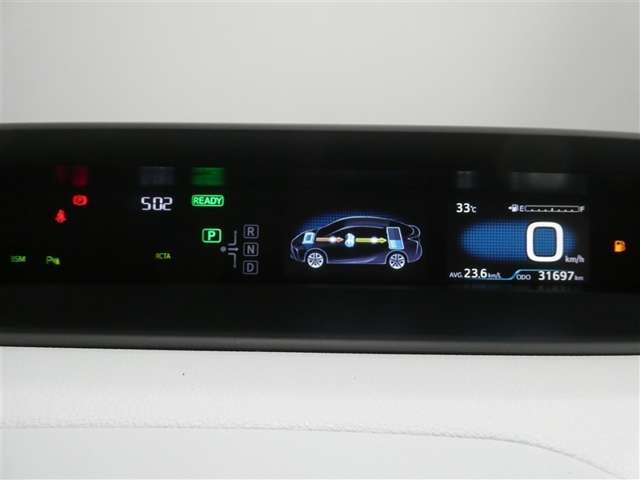 各操作スイッチは使いやすい位置に配置され、とっても見やすいメーターです。夜間時はラグジュアリーな気分にさせてくれる照明が魅力ですので、夜のドライブも楽しみになりますよ♪