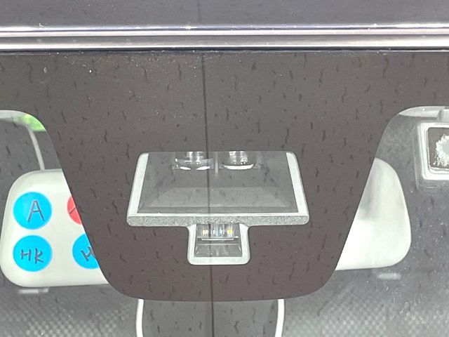 【スズキ　セーフティサポート】走行中に前方の車両等を認識し、衝突しそうな時は警報とブレーキで衝突回避と被害軽減をアシスト。より安全にドライブをお楽しみいただけます。
