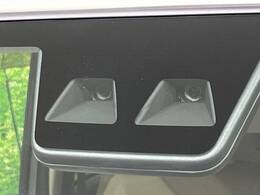 【スマートアシスト】走行中に前方の車両等を認識し、衝突しそうな時は警報とブレーキで衝突回避と被害軽減をアシスト。より安全にドライブをお楽しみいただけます。