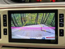 【バックカメラ】駐車時に後方がリアルタイム映像で確認できます。大型商業施設や立体駐車場での駐車時や、夜間のバック時に大活躍！運転スキルに関わらず、今や必須となった装備のひとつです！