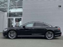 リヤサイドウインドーの後方に小さな三角形の窓を設けた「6ライトキャビン」も、機能と美しさを両立させるAudiの特徴的なデザインです。