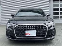 Audiでは2004年以降、この逆台形型のシングルフレームグリルを採用しています。他ブランドのフロントマスクデザインにも大きな影響を与えています。