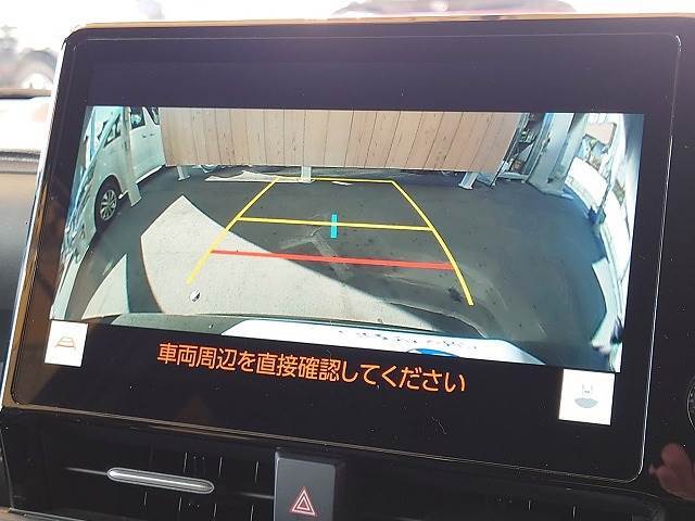 【カラーバックモニター】を装備しております。リアの映像がカラーで映し出されますので日々の駐車で安心安全です。