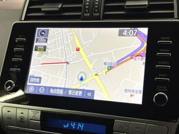 【メーカー純正ナビ】インテリアに溶け込むスタイリッシュな「専用設計」メーカーナビを装備♪視認性や操作性など基本性能にも優れ、より上質なカーライフをお楽しみいただけます。