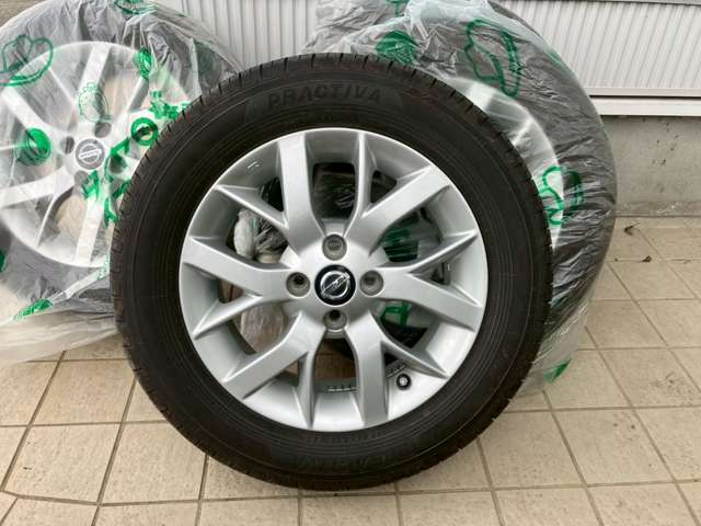 タイヤサイズは185/65R16です。日産純正アルミ装着です☆