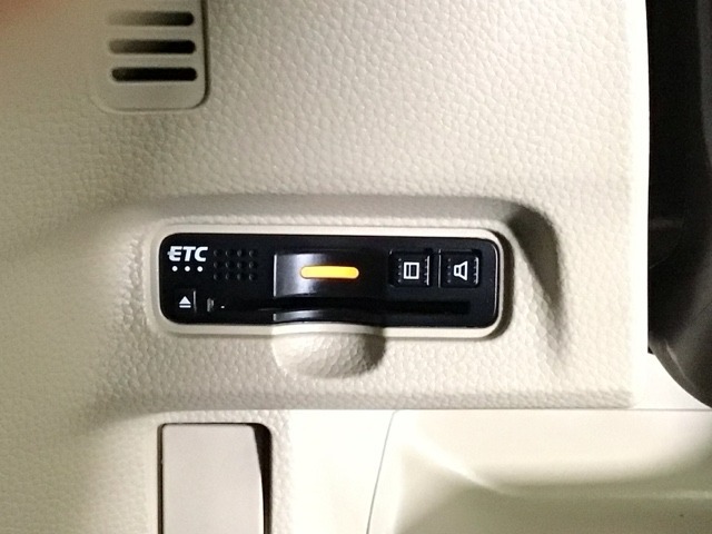 【ETC車載器】もはや必須アイテムのETCを搭載！高速道路のご利用時にとても便利！わずらわしい料金所での現金支払いが不要となりスムーズに通過できます♪