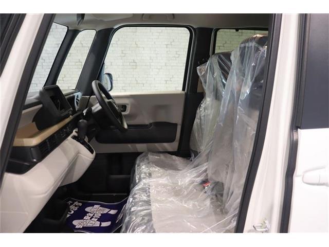 体格に合わせてシートの位置をきめ細かく調節できるので、いつでも最適な運転姿勢をキープ。操作も軽く、ラクラクです
