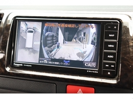 メーカーオプションのパノラミックビューモニターも完備！