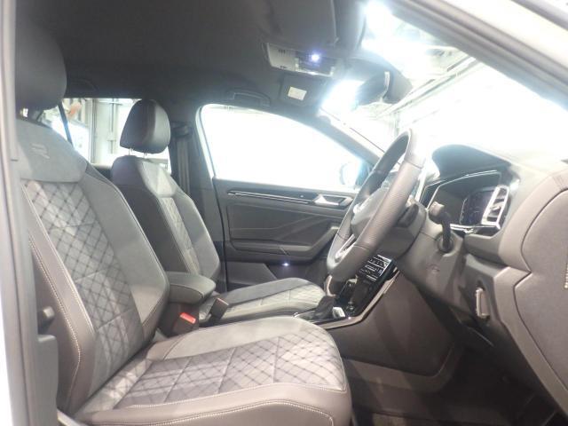楽な姿勢で座ることが出来るので長時間の運転でも疲れにくいですし体もぶれにくいですよ。