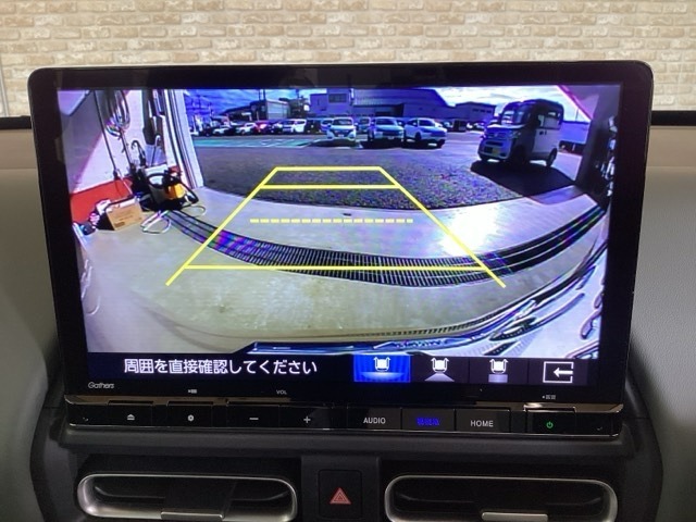 駐車が苦手な方でも安心なバックカメラつき。