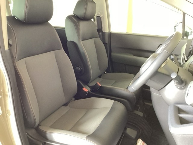 見下ろすような視界で周囲を見渡すことができます。