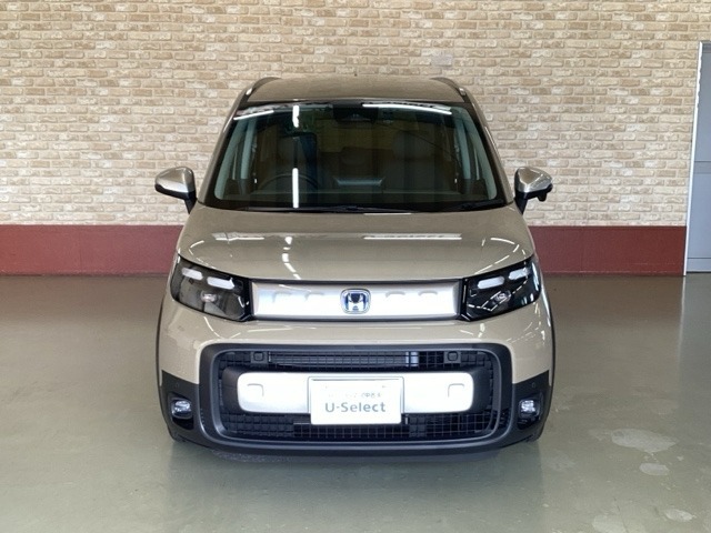 e：HEV（ハイブリッド）で燃費の向上に寄与致します。