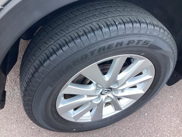 タイヤ溝は中古車チェックポイントです。