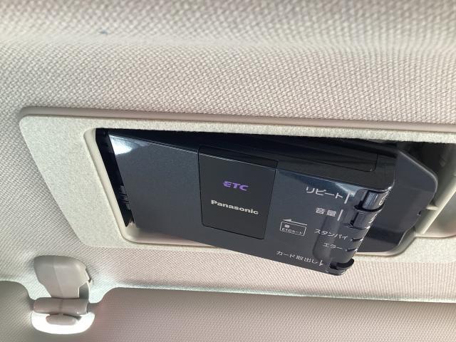 運転席サンバイザーのところにETCが隠れています。