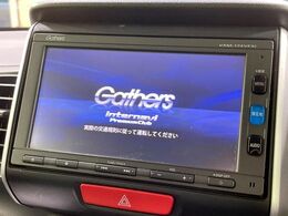 【純正ナビ】人気の純正ナビを装備しております。ナビの使いやすさはもちろん、オーディオ機能も充実！キャンプや旅行はもちろん、通勤や買い物など普段のドライブも楽しくなるはず♪