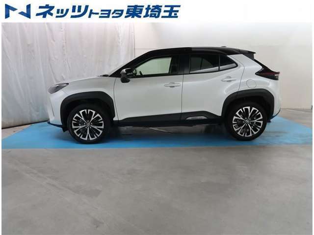 【サイド】コーナーセンサーをクルマの前後に装備。障害物までの距離に応じて警告音を変えて知らせてくれます。