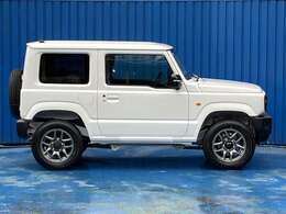 【有限会社クライス】です。当社のウリは中古車を中古と思わせない【業界トップクラスの仕上げ】が魅力です！！また、高価買取・アフターメンテナンス・自動車保険などお車に関わること、全てお任せください！！