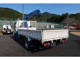 当社は全国各地での登録納車が可能となっております！御見積をご希望の際には迅速にご対応させて頂き、登録地域の陸送費用を御調べさせて頂きます。