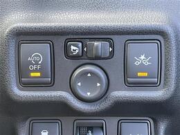 【エマージェンシーブレーキ】前方の状況をチェックし、車両や歩行者との衝突を回避したり、衝突による被害を低減するための技術です。