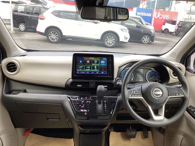 インパネ周りはこのように機能的にまとまっています。クリーニング済みで室内もキレイです。
