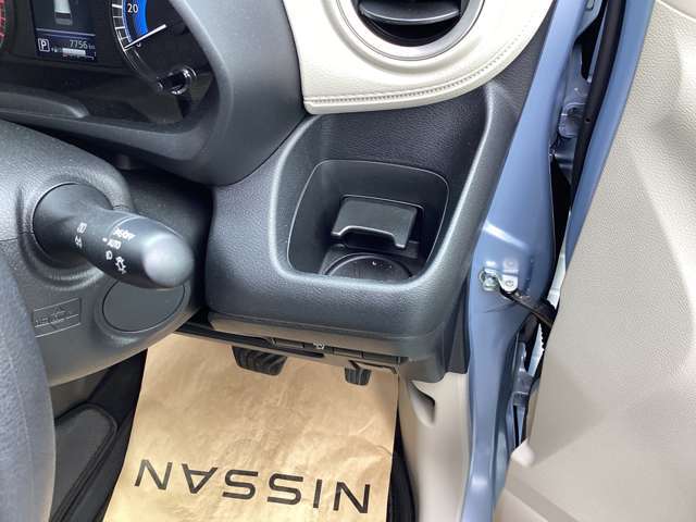 小物入れにもなるドリンクホルダー。