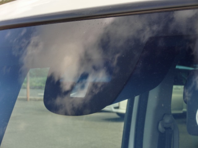 低速域での前車両との衝突の回避・軽減をブレーキで支援するシティブレーキアクティブシステムを装備。また前方に車両など障害物がある状況での追突を抑制する誤発進抑制機能もございます。